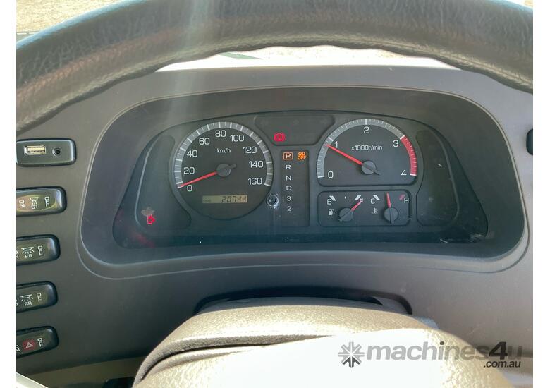 caption 2015 Mitsubishi Fuso Rosa BE600 25 Seat Bus