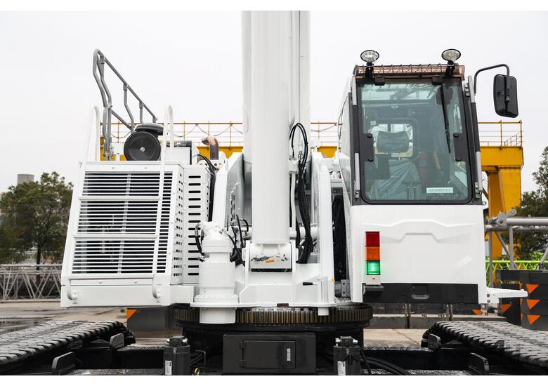 caption 2025 Zoomlion ZCT600V 60Ton Telescopic Crawler Crane
