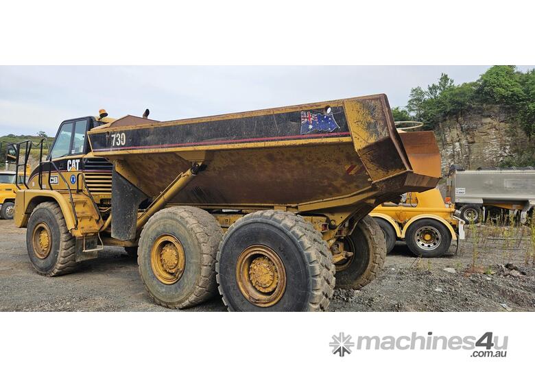 2002 Caterpillar 730