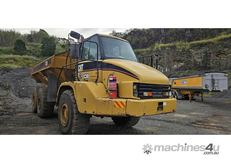 2002 Caterpillar 730
