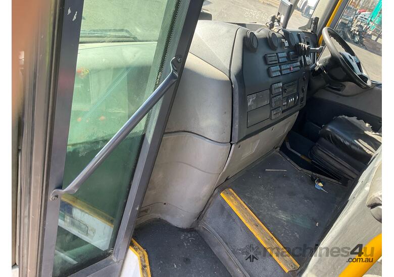 caption 2018 Mercedes Benz Econic 2630 Garbage Compactor (Rear Load)