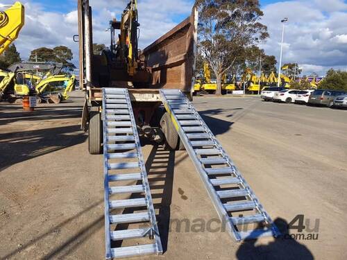 5.5m - 8Tonne  Heavy Duty Rubber Track Machinery Loading Ramps
