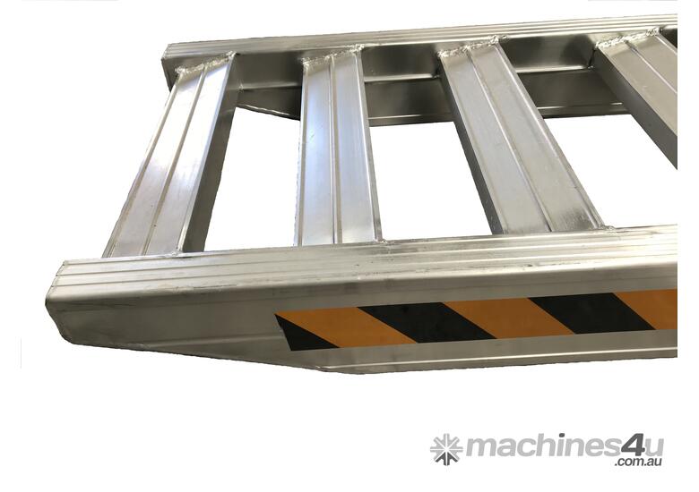 5.5m - 8Tonne  Heavy Duty Rubber Track Machinery Loading Ramps