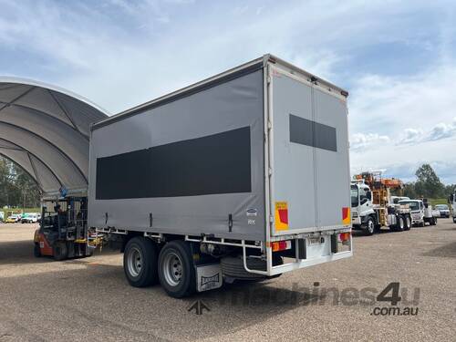 2018 Nixon Engineering Two Axle Tandem Axle Pig Trailer (Curtainsider)