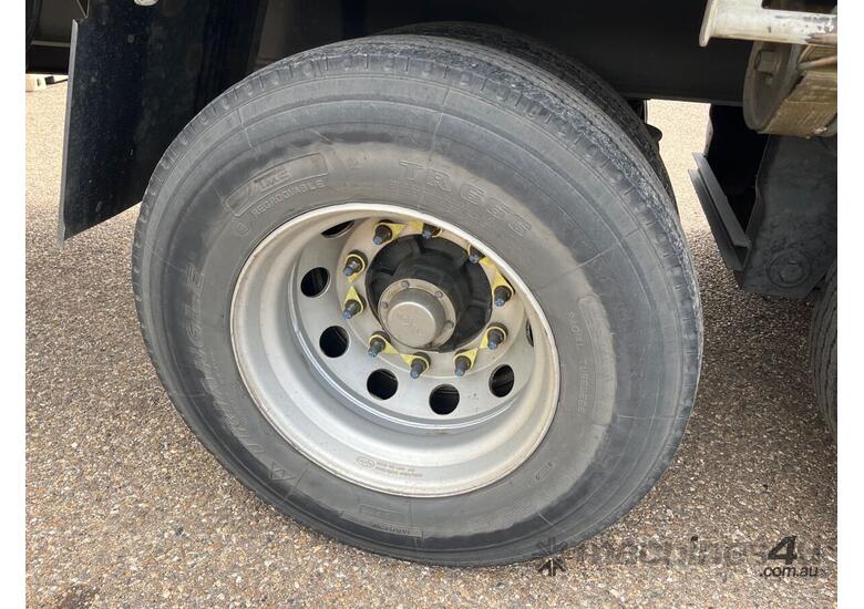 2018 Nixon Engineering Two Axle Tandem Axle Pig Trailer (Curtainsider)