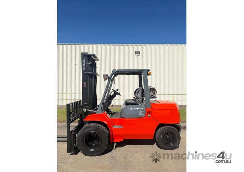 2010 TOYOTA 4T 02-7FG40 DUAL WHEEL LPG FORKLIFT FORK POSITIONER WIDE CARRIAGE