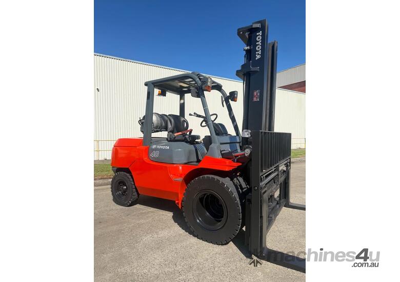 2010 TOYOTA 4T 02-7FG40 DUAL WHEEL LPG FORKLIFT FORK POSITIONER WIDE CARRIAGE