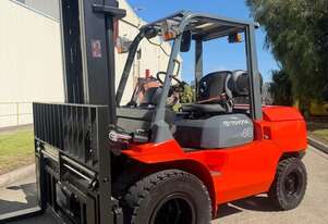 2010 TOYOTA 4T 02-7FG40 DUAL WHEEL LPG FORKLIFT FORK POSITIONER WIDE CARRIAGE 2010 TOYOTA 4T 02-7FG40 DUAL WHEEL LPG FORKLIFT FORK POSITIONER WIDE CARRIAGE