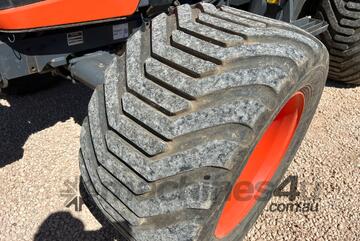 Kubota   M108S Tractor 4 x 4