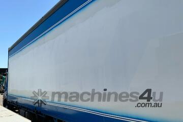 Hino 2015   FL Curtain Sider