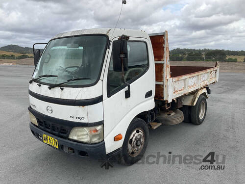 2006 Hino Dutro U305 Tipper