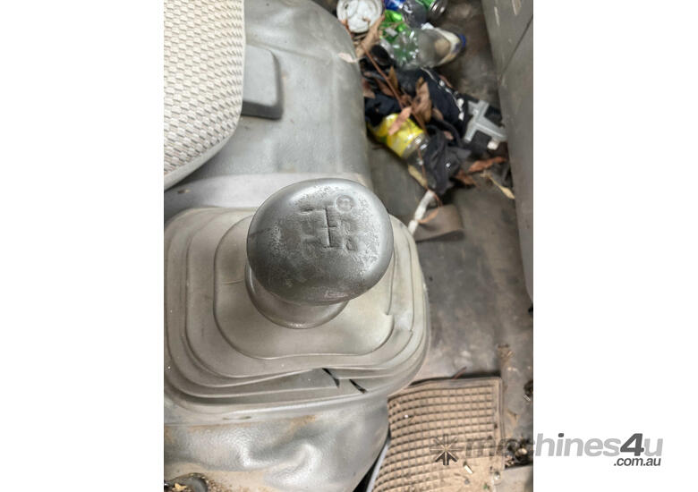 2006 Hino Dutro U305 Tipper