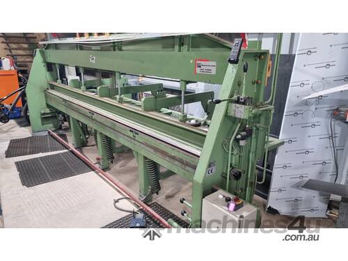 Folding machine