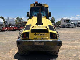 2015 Bomag BW211D-4 Articulated Smooth Drum Roller - picture0' - Click to enlarge