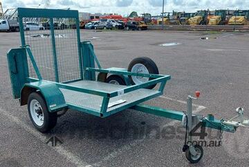 Voyager   box 6X4 Single Axle