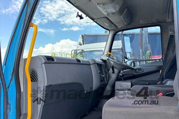 2015 Mitsubishi Fighter 2427 Curtain Sider (Missing Curtains)