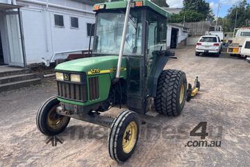 John Deere   5210 Cab tractor