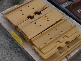 1023587 Caterpillar 939 Track Shoes - New - picture0' - Click to enlarge