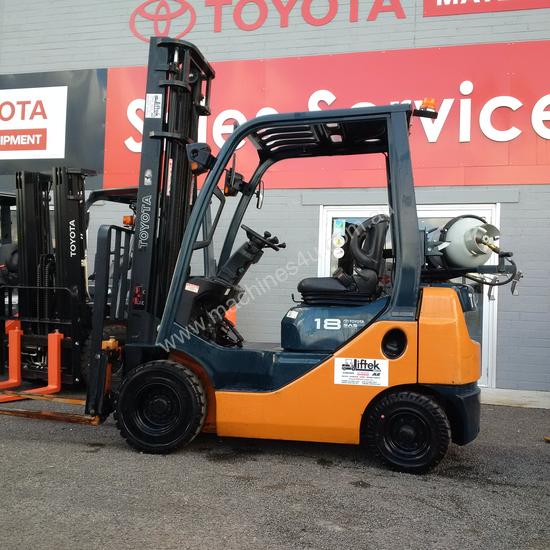 caption TOYOTA 8 SERIES 1.8 TON
