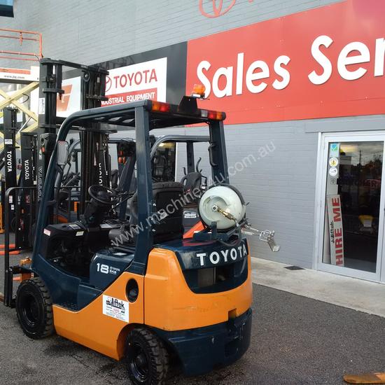 caption TOYOTA 8 SERIES 1.8 TON