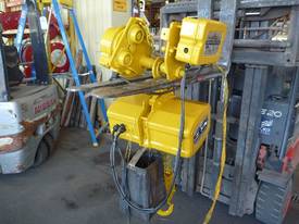 LIFTALL BEAVER 2TON CHAIN HOIST WITH ELECT TRAVEL - picture0' - Click to enlarge