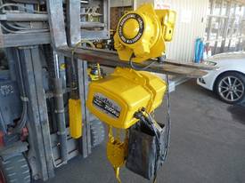 LIFTALL BEAVER 2TON CHAIN HOIST WITH ELECT TRAVEL - picture1' - Click to enlarge