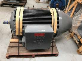 400 kw 530 hp 4 pole 415 v AC Electric Motor - picture0' - Click to enlarge