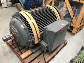 400 kw 530 hp 4 pole 415 v AC Electric Motor - picture0' - Click to enlarge