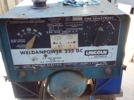 LINCOLN 225 D.C. WELDER - picture1' - Click to enlarge