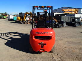 Redlift CPCD35T3 Fork Lift - picture1' - Click to enlarge