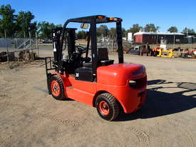 Redlift CPCD35T3 Fork Lift - picture2' - Click to enlarge