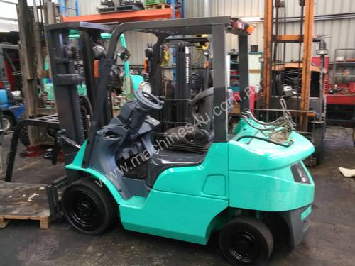 Mitsubishi Forklift 2.5 Ton 4.7m Lift Container Entry  Fresh Paint