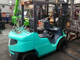 Mitsubishi Forklift 2.5 Ton 4.7m Lift Container Entry  Fresh Paint - picture2' - Click to enlarge