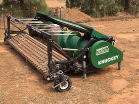 Knuckey Pick-Up 16' Header Front Harvester/Header - picture0' - Click to enlarge