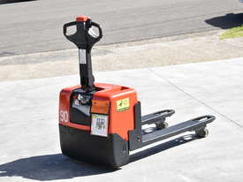 BT 1.31T Powered Pallet Mover HIRE from $140pw + GST - picture0' - Click to enlarge