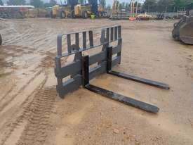 Forks to suit Volvo Loader - picture0' - Click to enlarge
