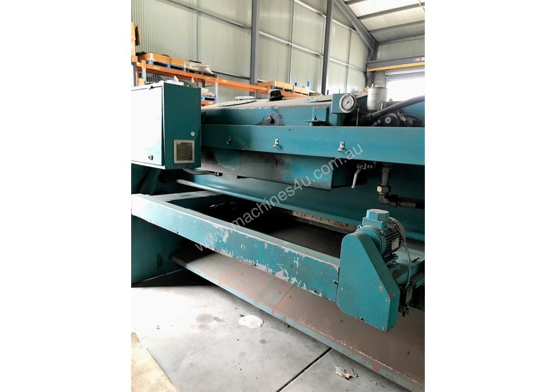 caption Adira Guillotine 3.1m x 13mm capacity