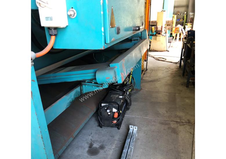 caption Adira Guillotine 3.1m x 13mm capacity