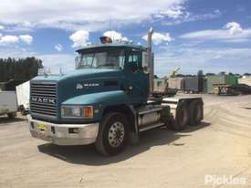 2004 Mack CH Fleet-Liner - picture2' - Click to enlarge