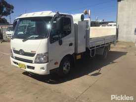 2013 Hino 300 917 - picture1' - Click to enlarge