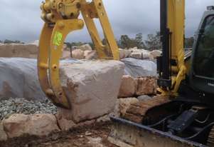 GARDNER ENGINEERING - 5 Tonne Bracket Pivot Hyd Thumb with Tyne