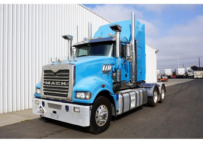 caption 2012 Mack Trident Sleeper Cab Prime Mover