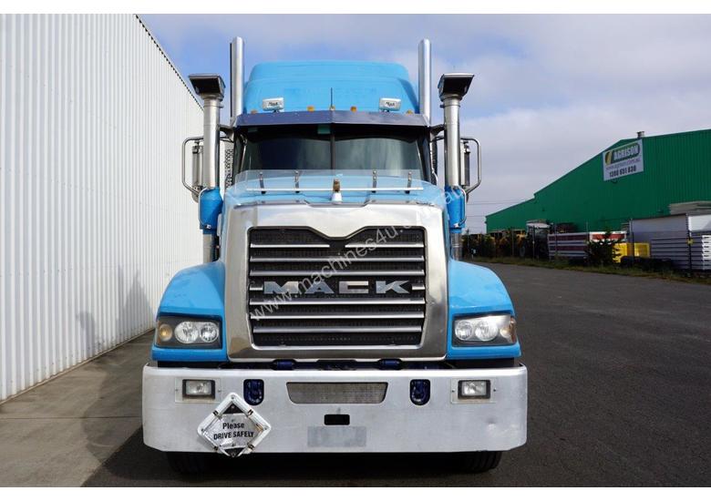 caption 2012 Mack Trident Sleeper Cab Prime Mover