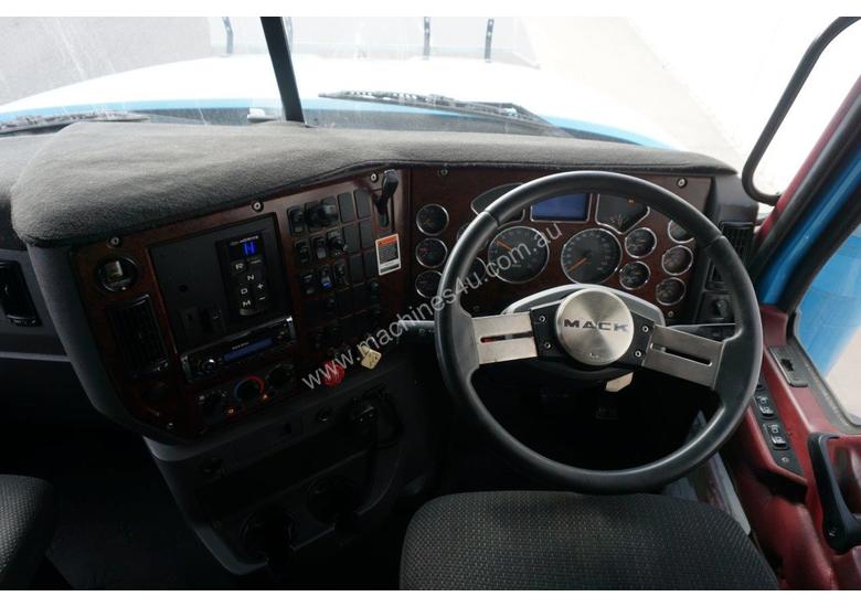 caption 2012 Mack Trident Sleeper Cab Prime Mover