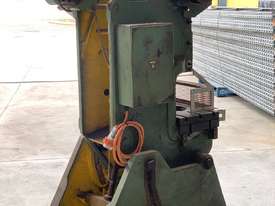 Metal press 250KN - picture0' - Click to enlarge