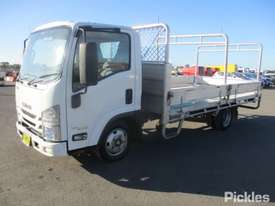 2015 Isuzu NLR - picture2' - Click to enlarge