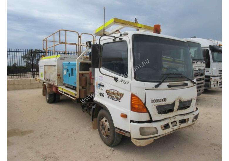 caption 2007 HINO FC FIELD SERVICE TRUCK