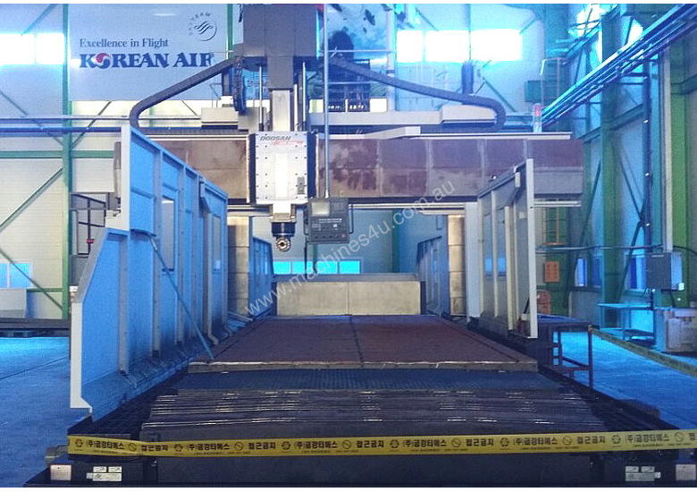 caption 2014 Doosan DCM-3260F CNC Double Column Machining Centre