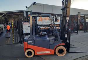 ACTIVE FORKLIFTS - Electric Forklift Toyota 2.5 Ton 4 Wheel 2012 Model 4.5m Lift Height