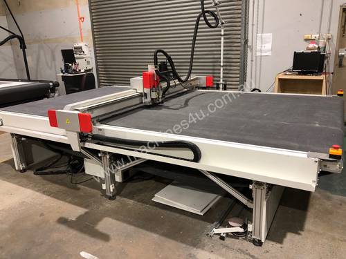 Digital Cutting Flat Bed machine - Two Cutting Heads, CNC $ Tangent Knife, Conveyor System, Camera, 